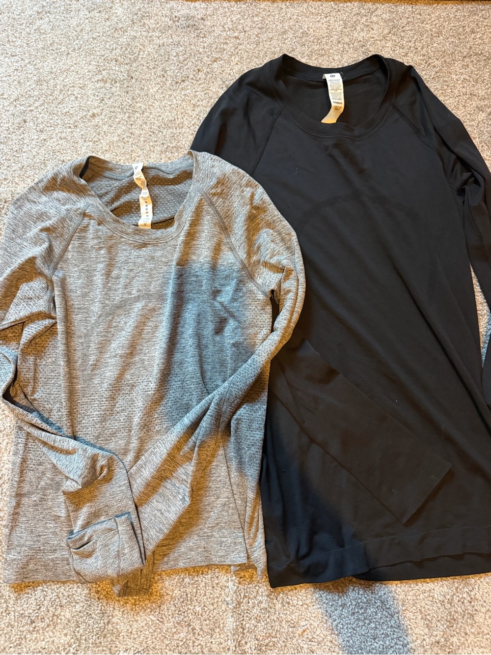lululemon athletica Long Sleeve Crewneck in Black and Heather Gray